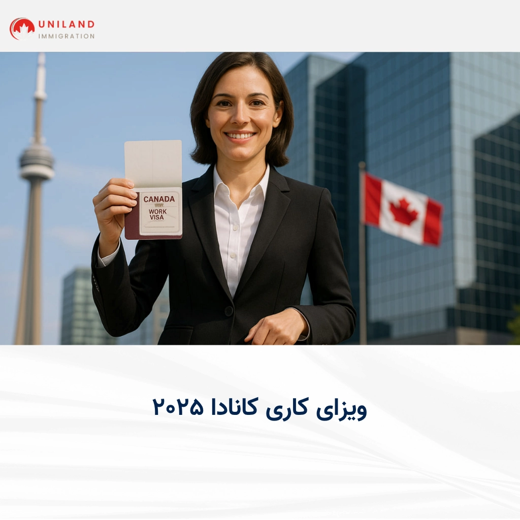 ویزای کاری کانادا در مقابل برج سیان تورنتو با لبخند و پسزمینه پرچم کانادا"